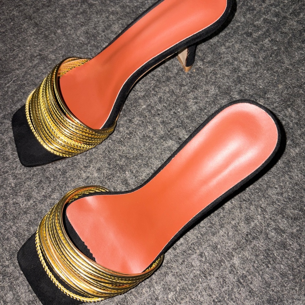 Heels - Picture 3 of 5